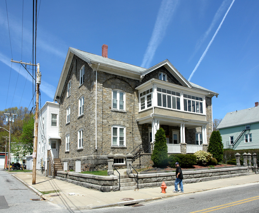 422 E School St in Woonsocket, RI - Building Photo