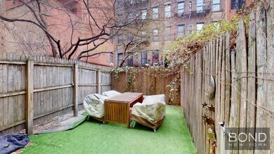 450 W 50th St in New York, NY - Building Photo - Building Photo