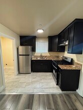 1229 1/2 W Gage Ave in Los Angeles, CA - Foto de edificio - Building Photo