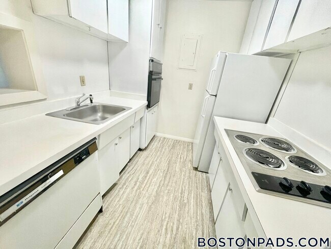 1455 Commonwealth Ave in Boston, MA - Foto de edificio - Building Photo