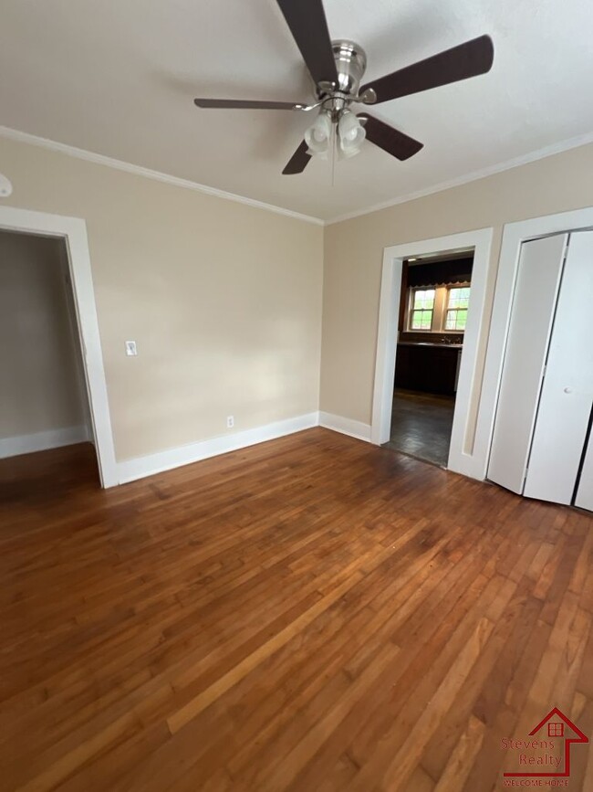 236 S Young St in Sparta, TN - Building Photo - Building Photo