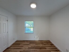 1202 Valley View Dr in Arlington, TX - Building Photo - Building Photo