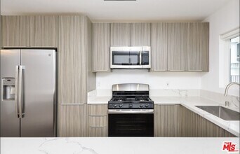 1261 Laurel Ave in West Hollywood, CA - Building Photo - Building Photo