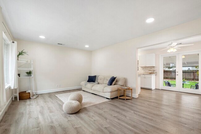 2561 Pacific St in Napa, CA - Building Photo - Building Photo