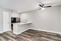 508 Branard St photo'