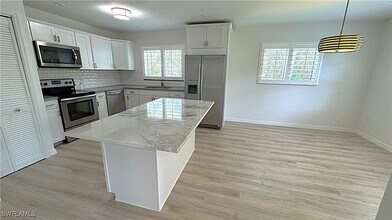 4170 Crayton Rd in Naples, FL - Building Photo - Building Photo