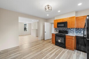 135 3rd St in Newburgh, NY - Building Photo