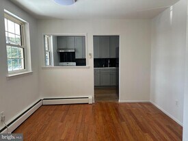 816 Garnet Dr in Burlington, NJ - Building Photo