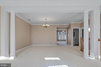 2578 Eastbourne Dr in Leesylvania, VA - Foto de edificio - Building Photo