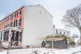 335 W Miner St, Unit Front in West Chester, PA - Building Photo