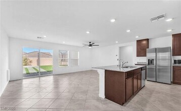 8106 Guadiano Ave in Las Vegas, NV - Building Photo - Building Photo