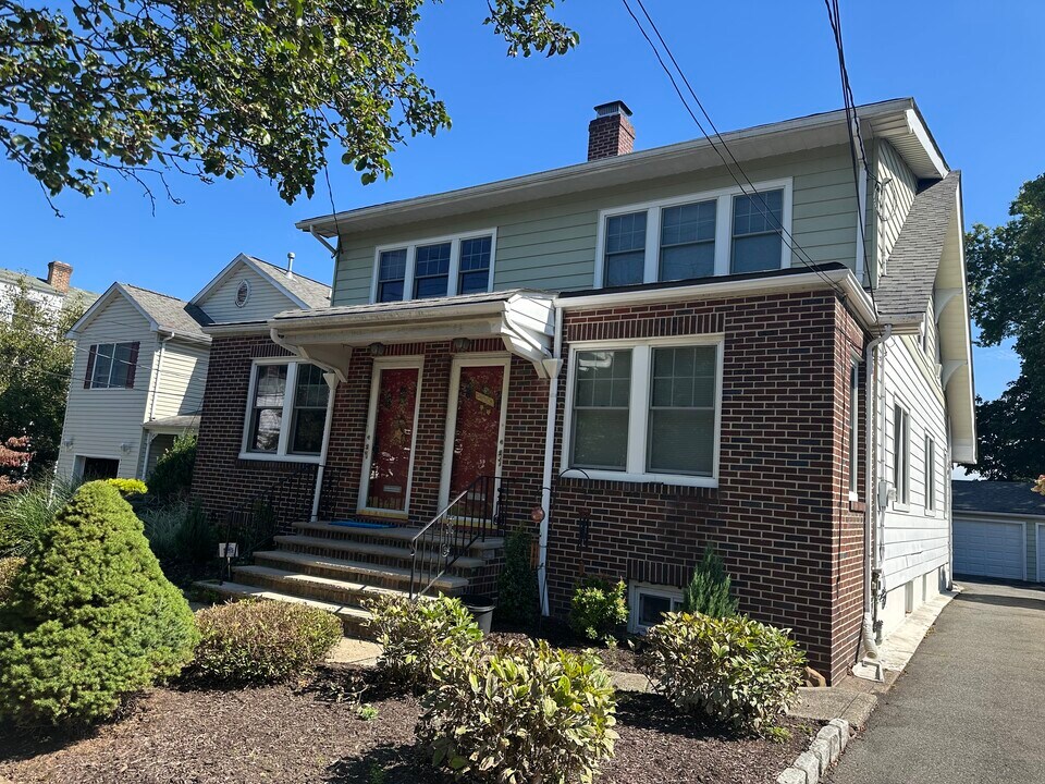 41 Montrose Ave in Verona, NJ - Building Photo