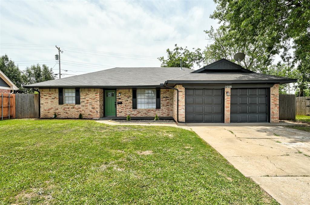 1608 Ashley Dr in The Village, OK - Building Photo