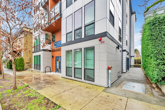 1834 Apartments in Portland, OR - Foto de edificio - Building Photo