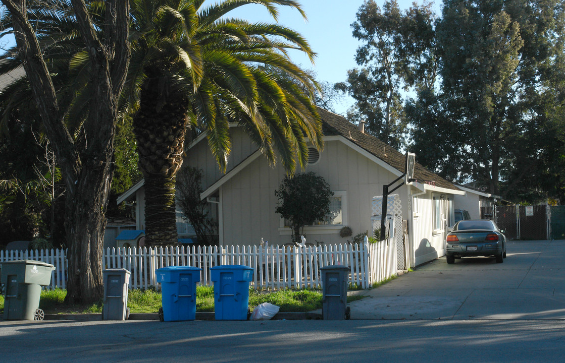 7060 Church St in Gilroy, CA - Building Photo