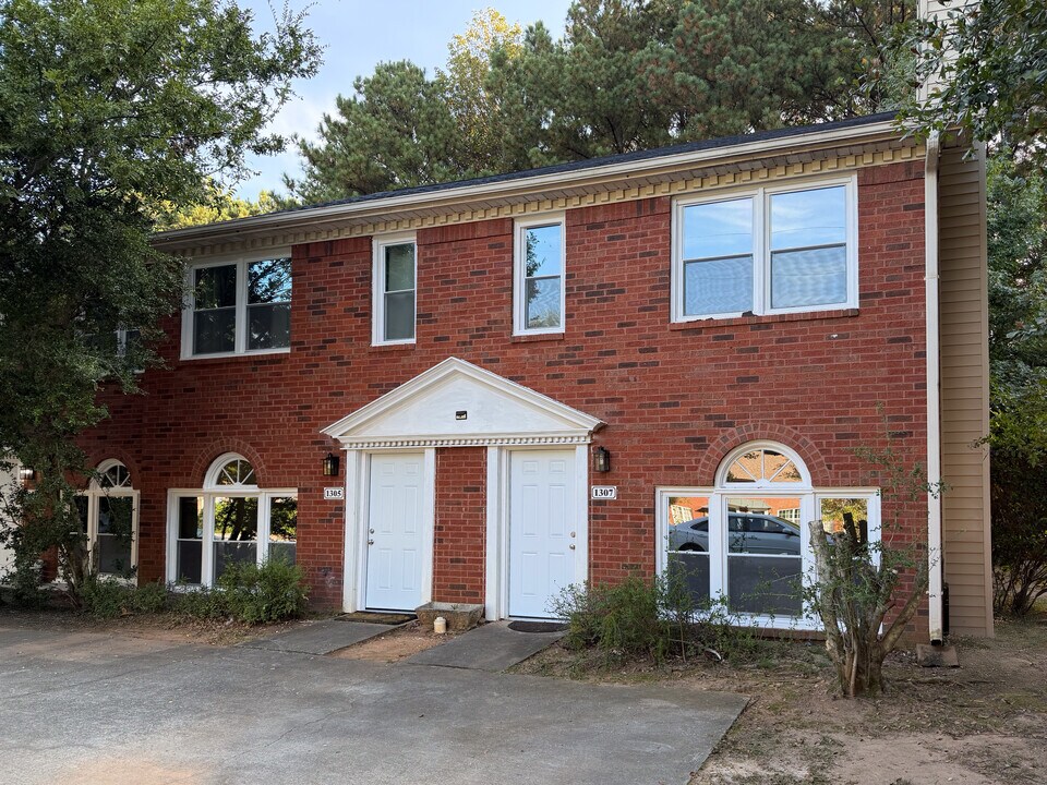 1307 Sweet Pine Dr, Unit 1307 in Norcross, GA - Building Photo