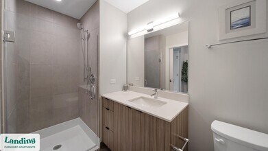 4611 N Broadway, Unit 216 in Chicago, IL - Building Photo - Building Photo