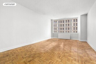 5 E 22nd St in New York, NY - Building Photo - Building Photo