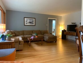 807 W Charles St in Champaign, IL - Building Photo - Building Photo