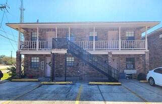 105 Fletcher St, Unit #8 in Denham Springs, LA - Building Photo