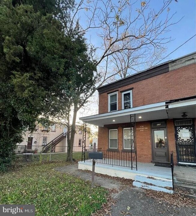576 Washington Ave in Burlington, NJ - Building Photo