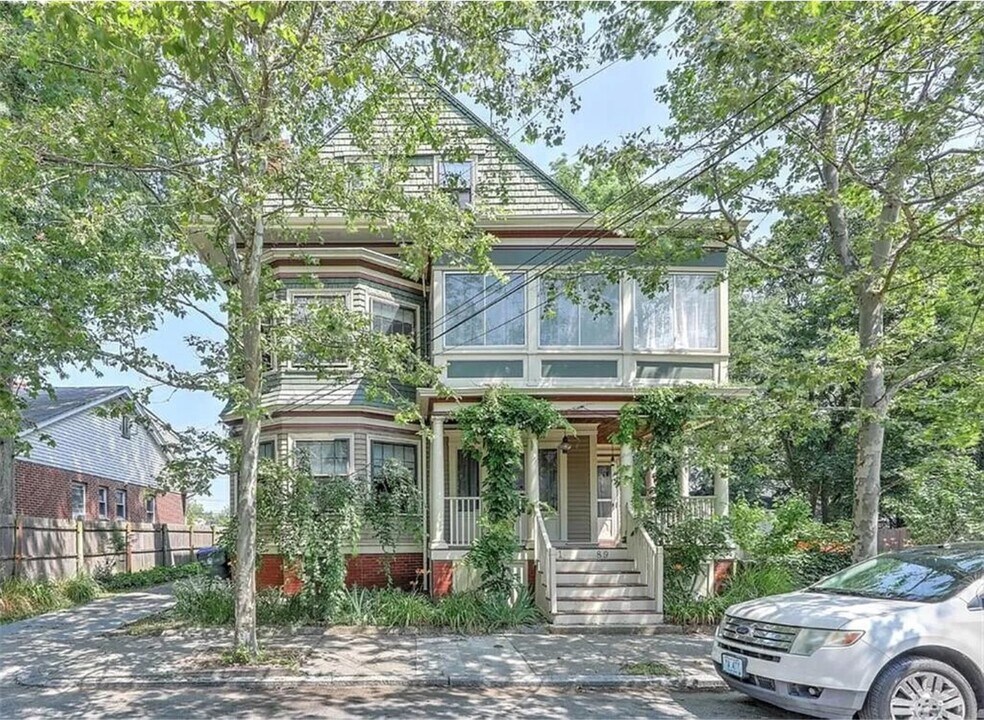 89 Whitmarsh St in Providence, RI - Building Photo
