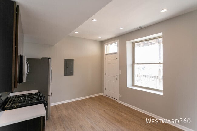 4656 N Albany Ave in Chicago, IL - Building Photo - Building Photo