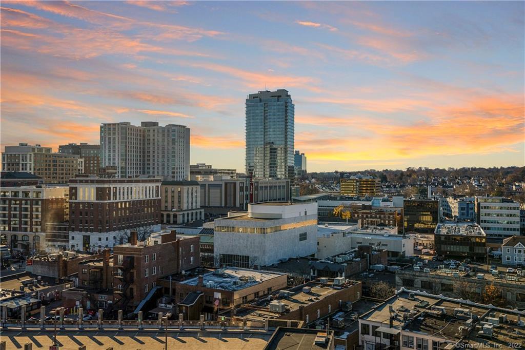 25 Forest St in Stamford, CT - Building Photo