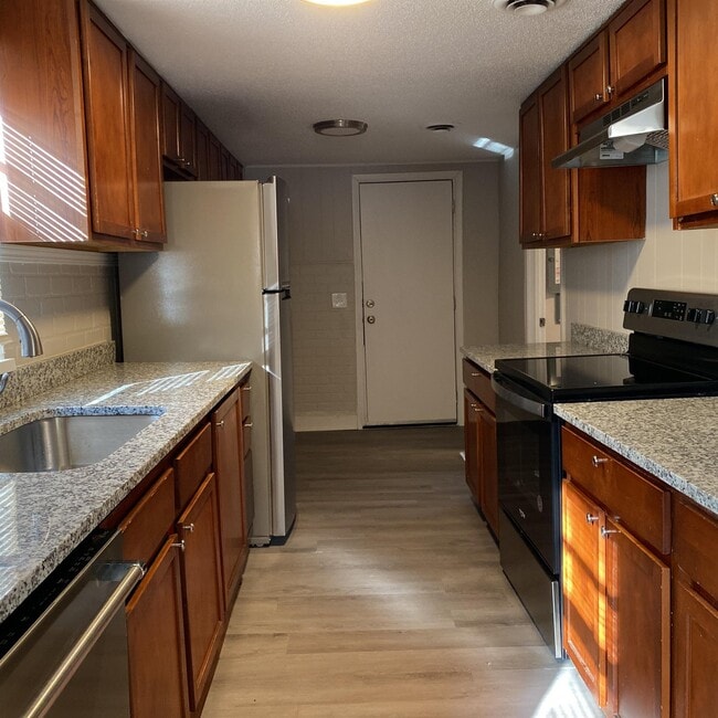 332 N Cedar Ave in Independence, MO - Building Photo - Building Photo