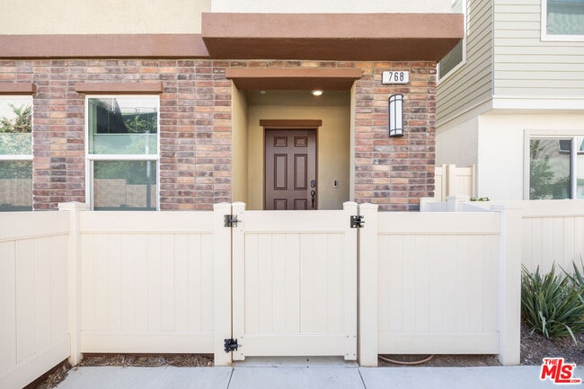 768 Daniel Freeman Cir in Inglewood, CA - Building Photo - Building Photo