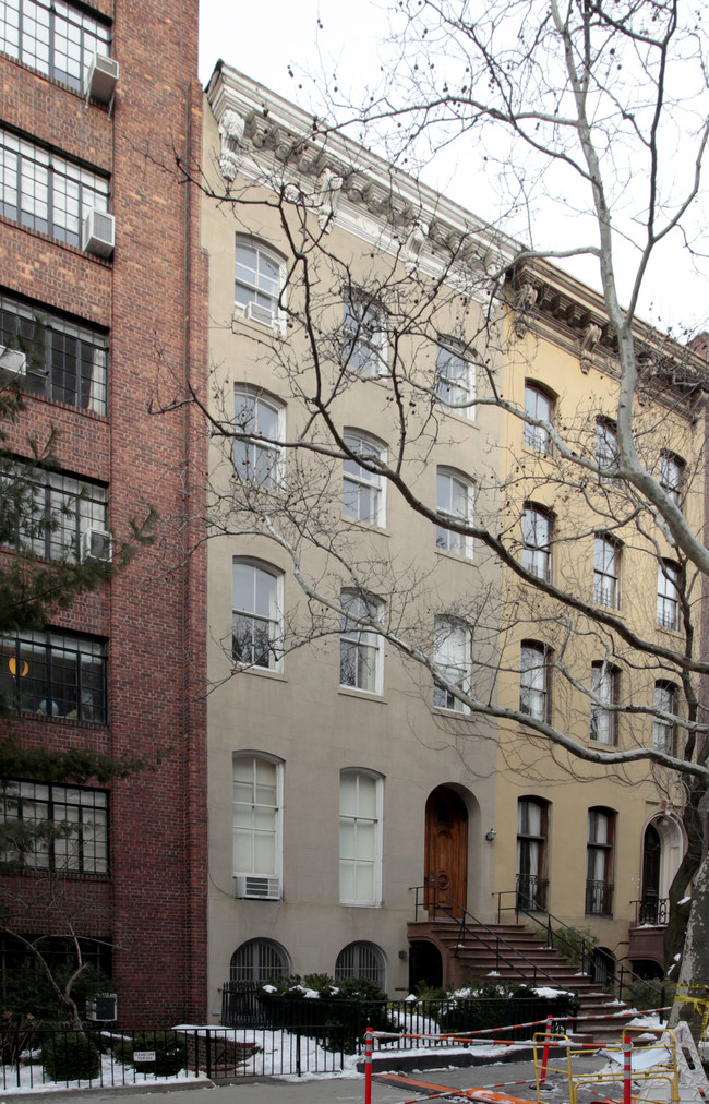 427 W 21st St in New York, NY - Foto de edificio - Building Photo