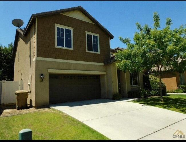 8207 Prentice Hall Dr in Bakersfield, CA - Foto de edificio - Building Photo