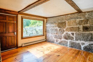 475 Center St, Unit L in Hanover, MA - Building Photo