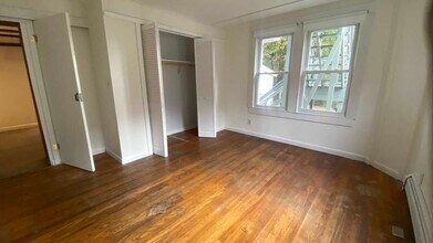 19 Powell St, Unit 19 Powell St. in Northampton, MA - Foto de edificio - Building Photo