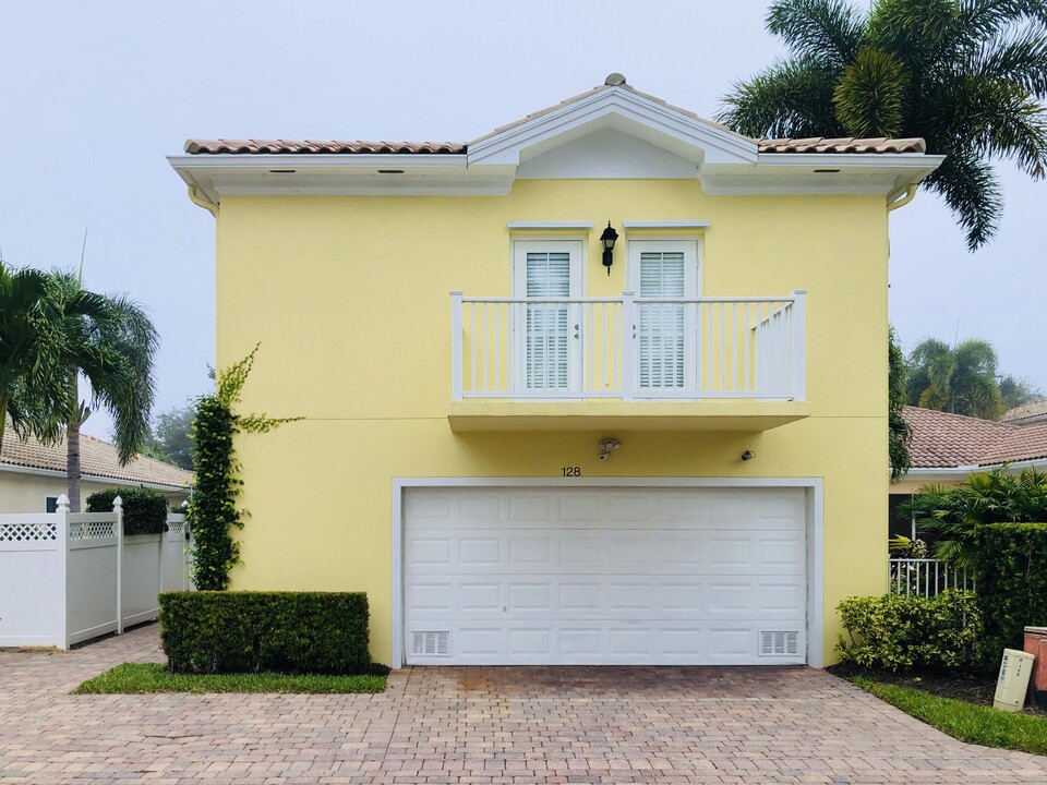 128 Savona Dr in Jupiter, FL - Building Photo