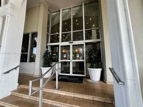19201 Collins Ave, Unit 432 in Sunny Isles Beach, FL - Foto de edificio - Building Photo