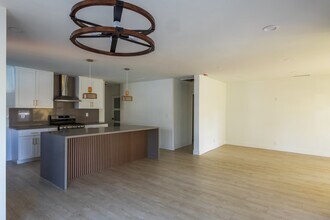 17601 Hamlin St in Los Angeles, CA - Building Photo - Building Photo