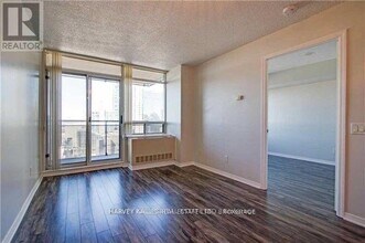 155 Beecroft Rd in Toronto, ON - Building Photo - Building Photo