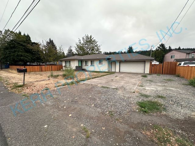 14746 SE Rhine St in Portland, OR - Building Photo
