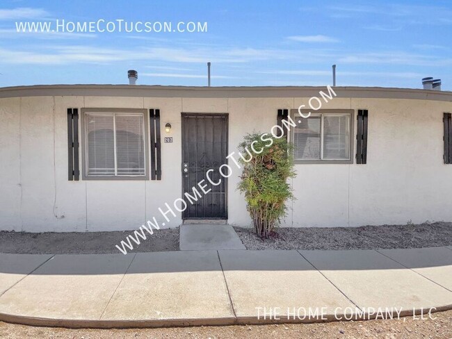 property at 207 W Lee St