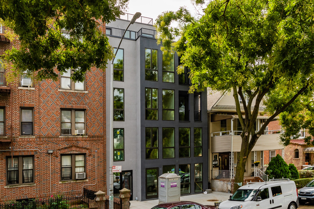 246 Maple St in Brooklyn, NY - Building Photo