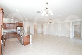 5105 N 81st Ave in Glendale, AZ - Building Photo - Building Photo