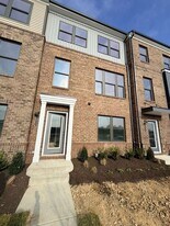 1 All Star Blvd in Glen Allen, VA - Building Photo