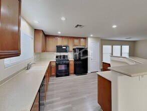 3128 Manti Peak Ave in North Las Vegas, NV - Foto de edificio - Building Photo