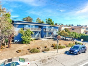 Foothill Terrace in San Leandro, CA - Building Photo - Building Photo