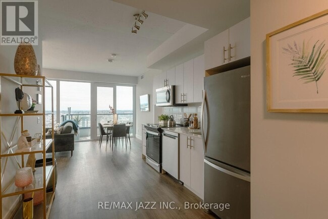property at 80-580 Bond St E