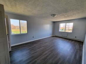 300 Smithfield Rd, Unit #1-10 in North Providence, RI - Building Photo - Building Photo