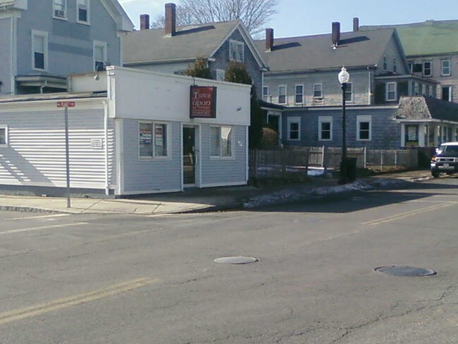 222 Centre St in Middleboro, MA - Building Photo - Building Photo