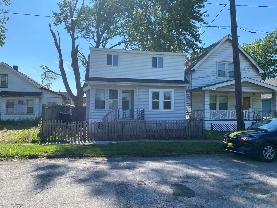 3214 W 71st St in Cleveland, OH - Building Photo
