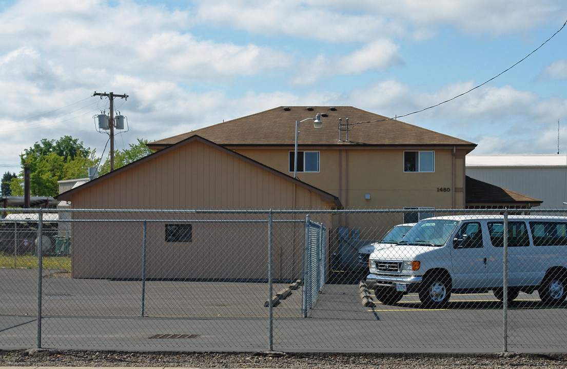 1480 W 1st Ave in Eugene, OR - Building Photo